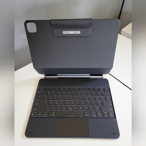 Black ESR Magnetic Keyboard Case Rebound Series - Picture 5 of 8